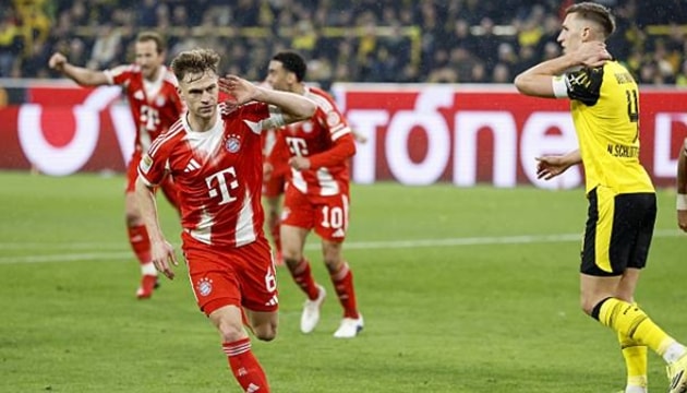 Joshua Kimmich ăn mừng bàn thắng quyết định trong trận Der Klassiker.