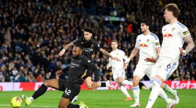 Man City giành 3 điểm quan trọng trước Leeds.