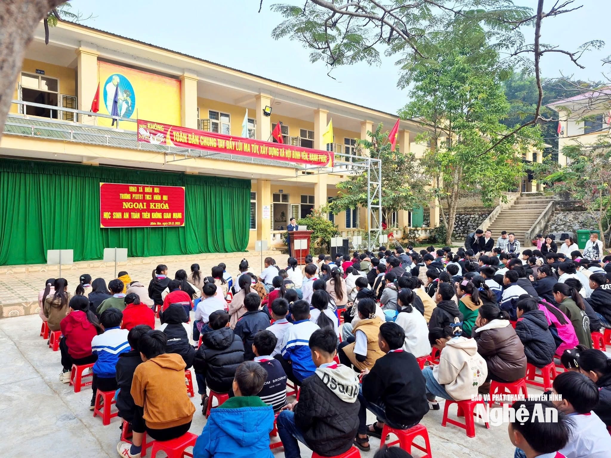 Một buổi học ngoại khóa của học sinh Trường PT DTBT THCS Nhôn Mai, xã Nhôn Mai. Ảnh Tiến Hùng