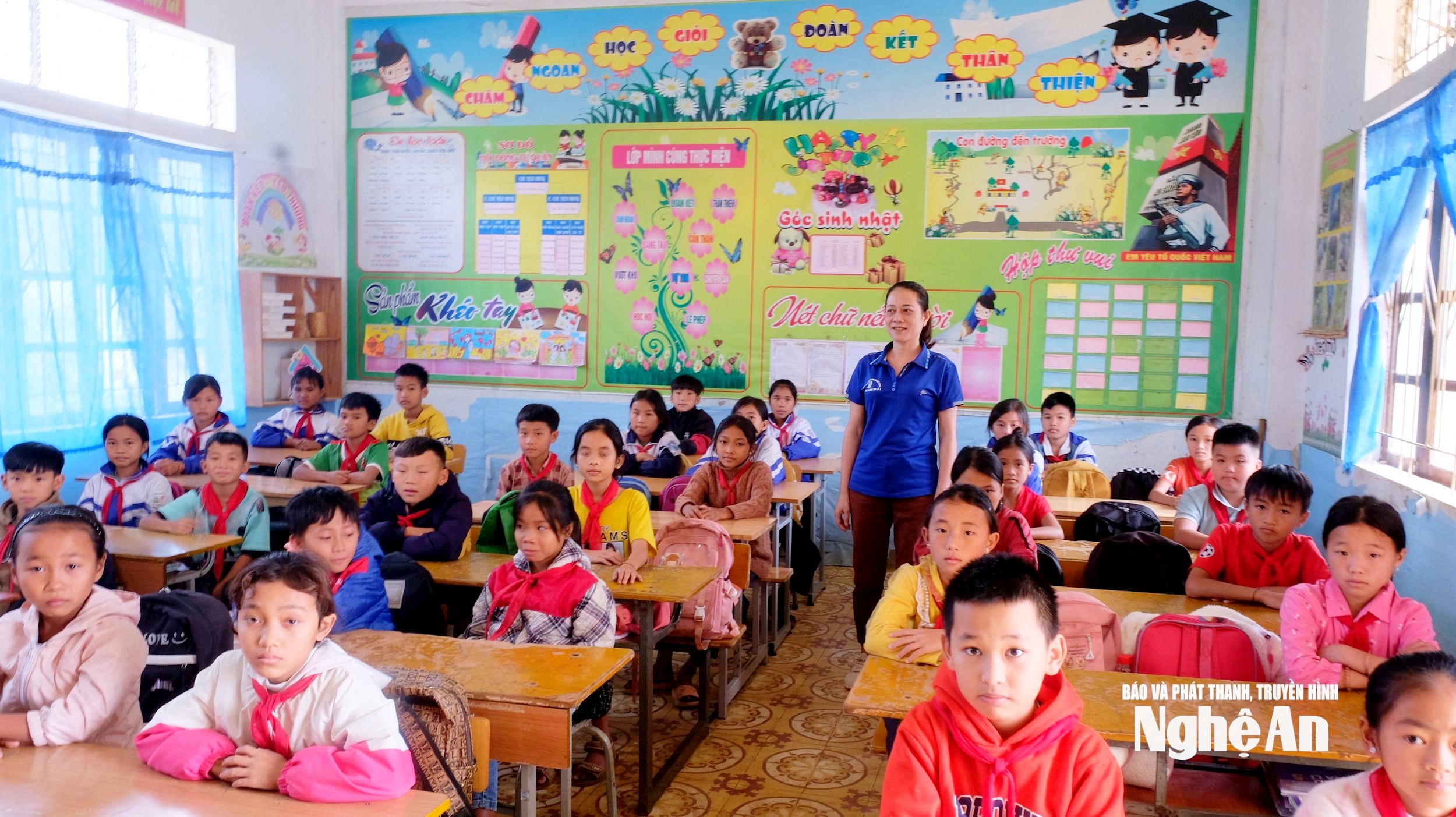 Tiết học của học sinh Trường PT DTBT Tiểu học Tri Lễ 2. Ảnh Mỹ Hà