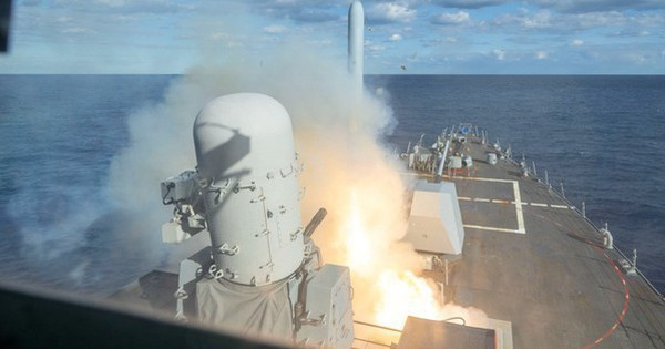 Chiến hạm Mỹ phóng tên lửa Tomahawk tấn công mục tiêu Iran