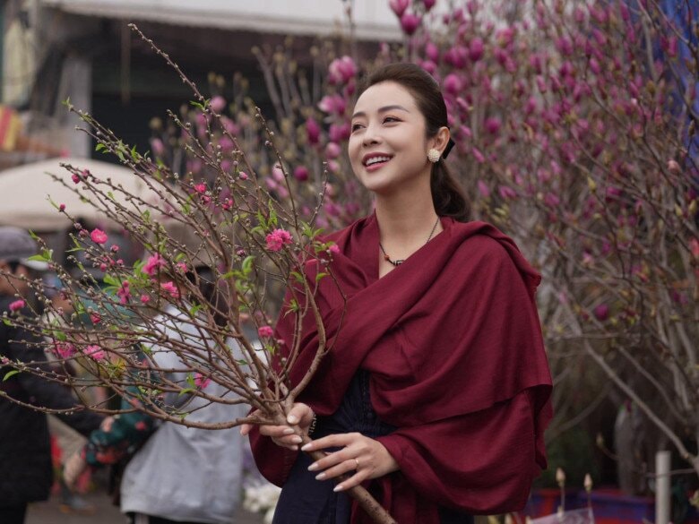 Jennifer Phạm hài hước tiết lộ chuyện tăng cân sau mùa Tết
