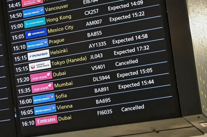 Hàng nghìn chuyến bay rời khỏi Dubai bị hủy. Ảnh: AFP