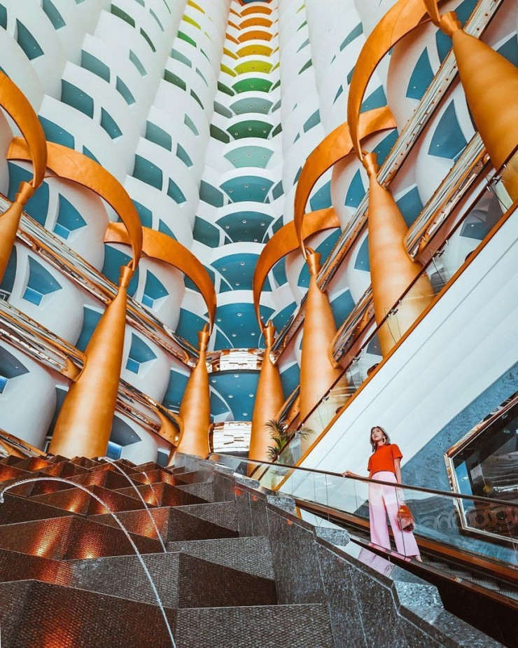 Sân đỗ trực thăng biểu tượng trên đỉnh khách sạn Burj Al Arab.