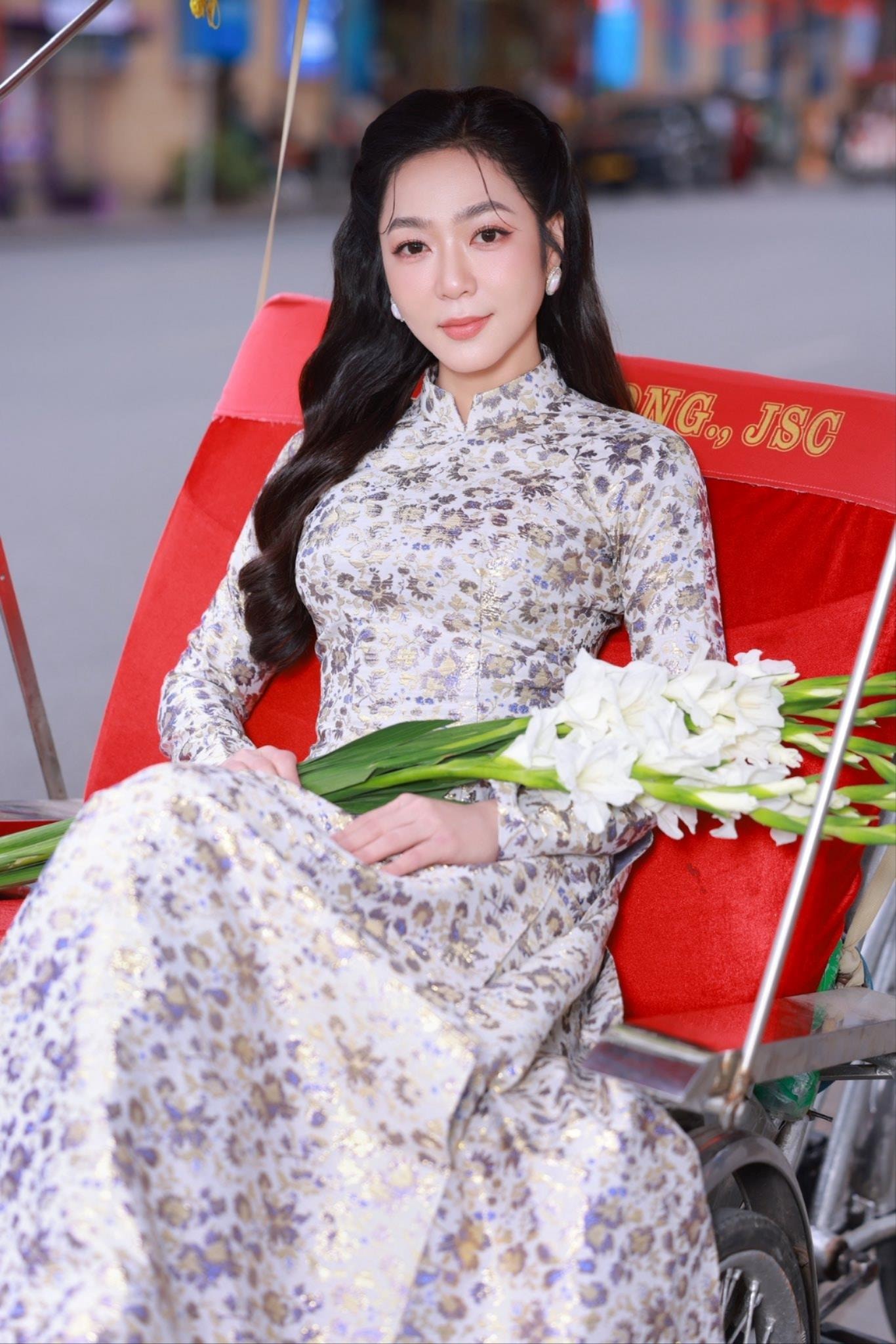 Ca sĩ Hà Thanh Xuân tận hưởng sự bình yên sau những biến động đời tư.