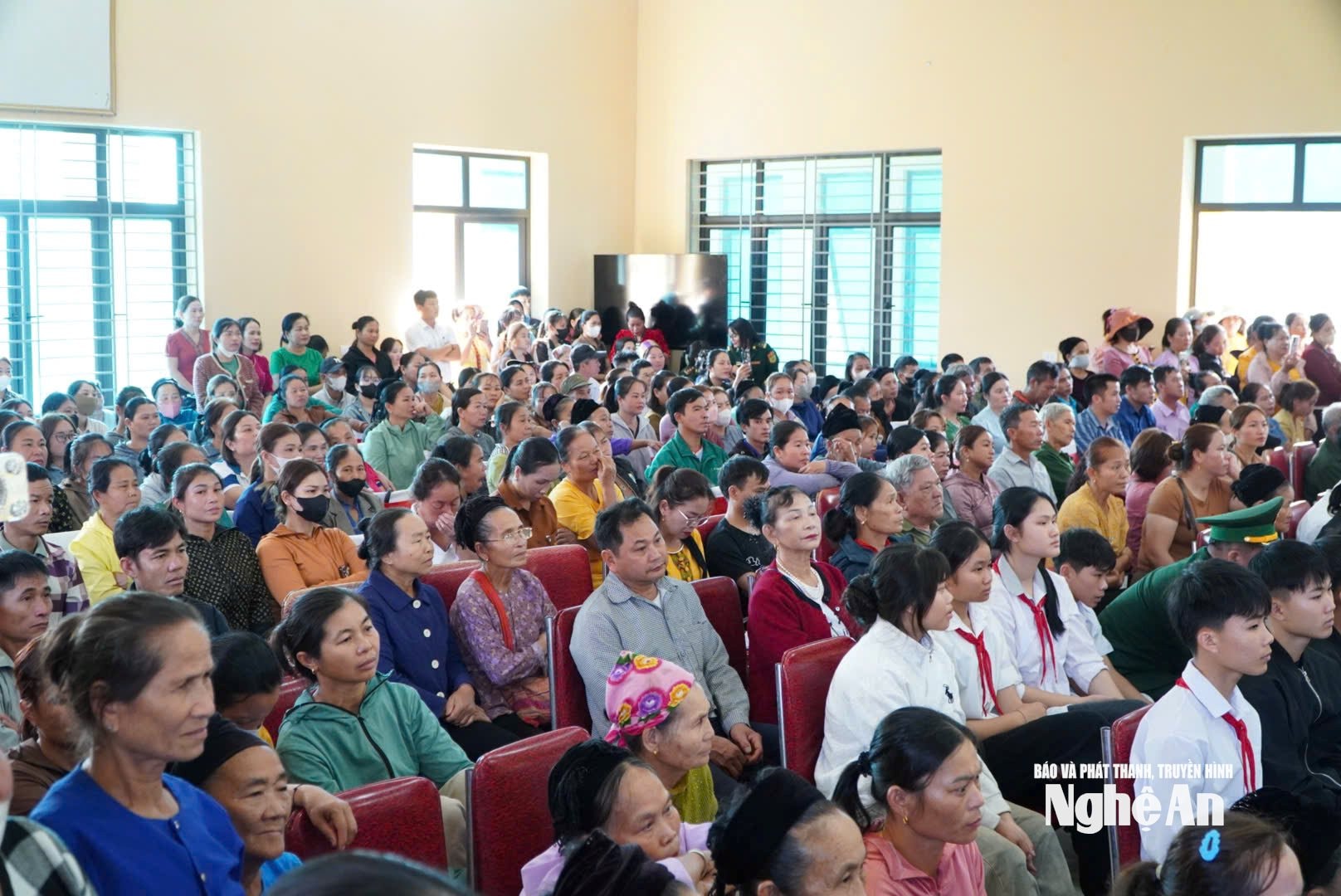 rất đông người dân xã Môn Sơn đã tham gia ngày hội