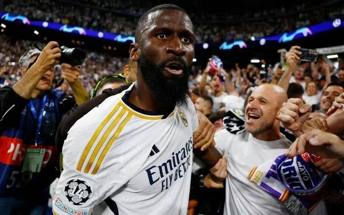 Antonio Rüdiger trở thành tâm điểm tranh cãi sau tình huống va chạm với Diego Rico ở phút 27 trận Real Madrid thua 0-1 trước Getafe.
