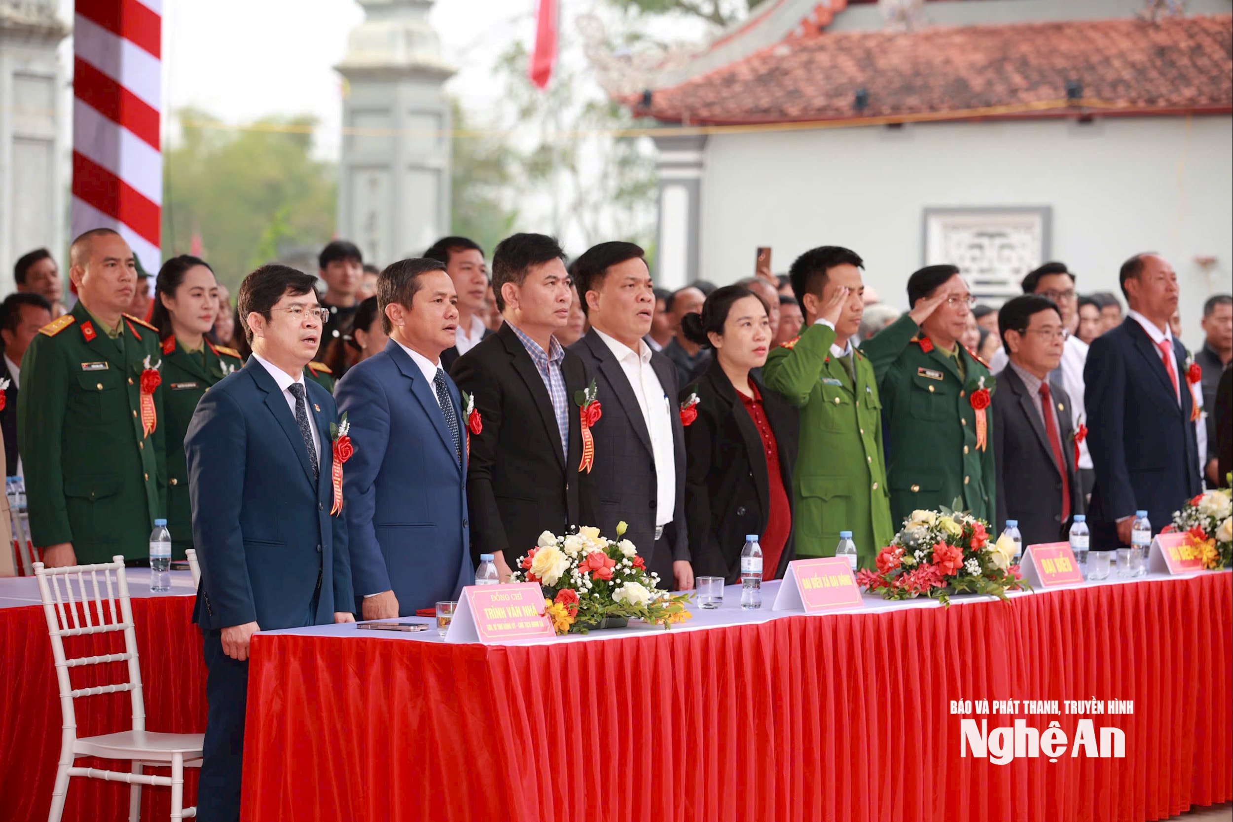 đền cả 2