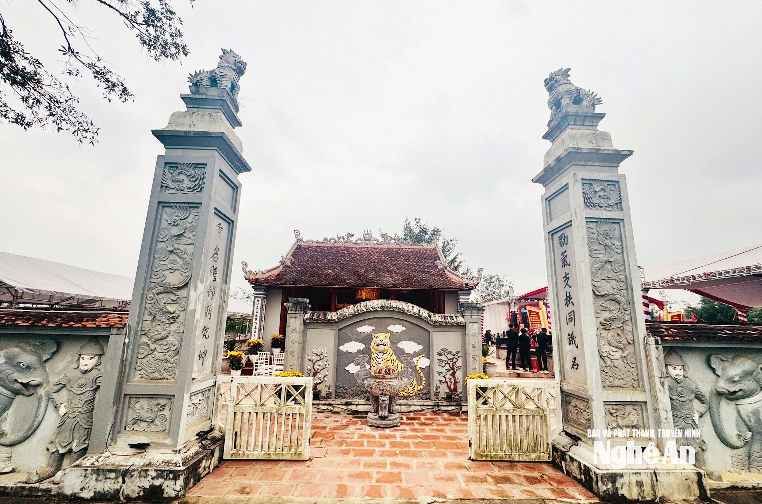 đền cả 3