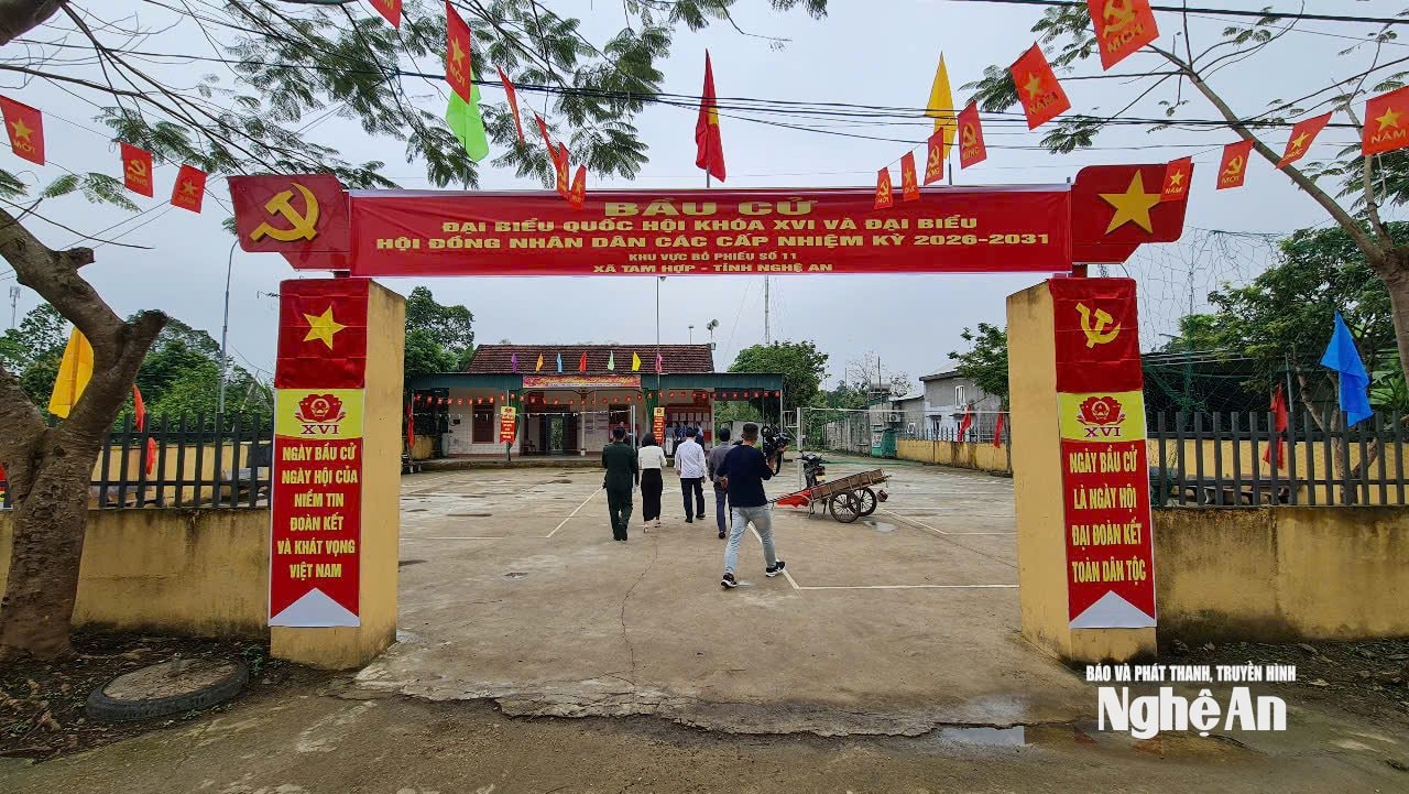 Khu vực bầu cử số 11, xã Tam Hợp được trang trí sẵn sàng cho ngày bầu cử. Ảnh Nguyễn Toàn