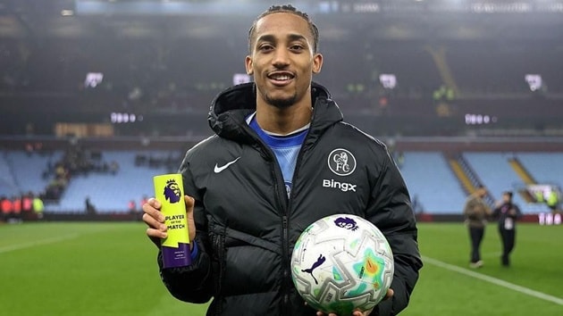 Joao Pedro ăn mừng sau khi ghi bàn vào lưới Aston Villa tại Ngoại hạng Anh.