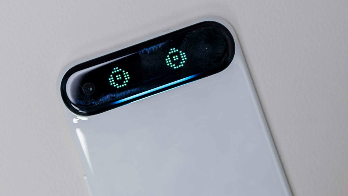 Điện thoại có màn hình dot-matrix ở mặt sau