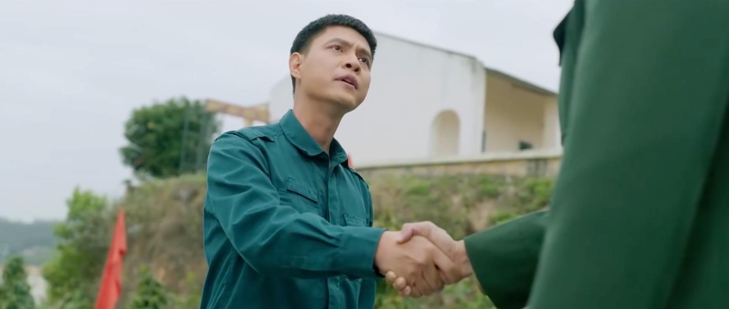 Lợi và Kiên bắt tay giảng hòa trước sự chứng kiến của Tùng