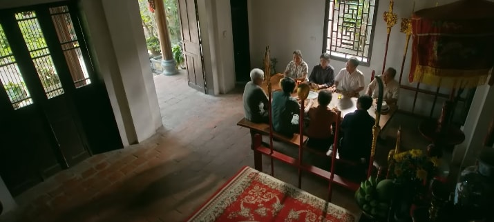Cảnh quay thầy Thắng bị họ hàng truy vấn về tiền xây nhà thờ họ