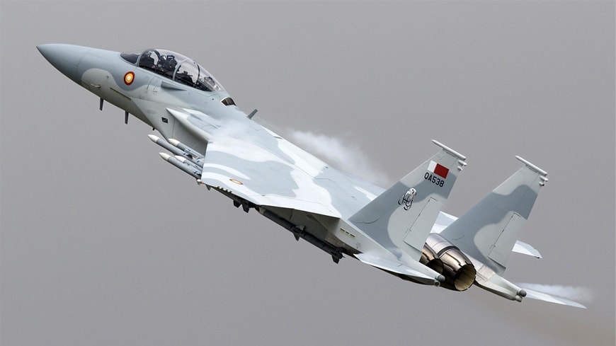 Tiêm kích F-15QA của Qatar thực hiện bay biểu diễn tại sự kiện hàng không