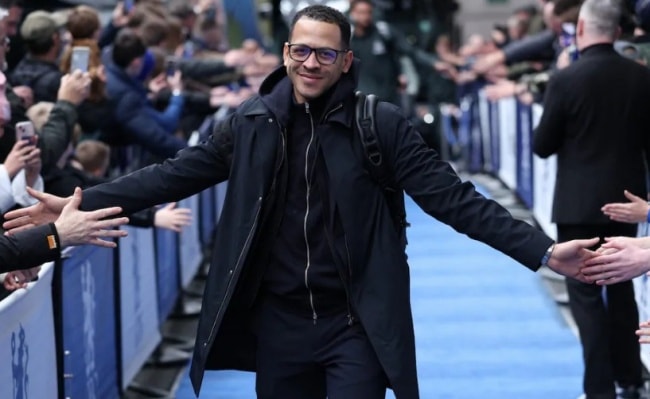 HLV Liam Rosenior cùng ban lãnh đạo Chelsea đang nỗ lực tìm kiếm giải pháp vượt qua khủng hoảng.
