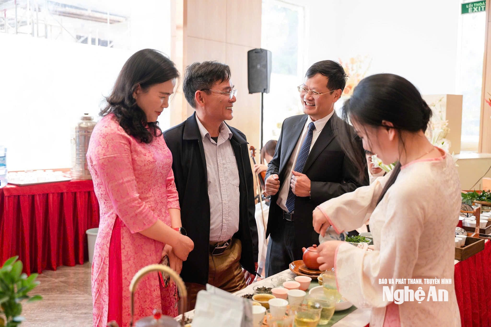hông qua việc tổ chức các buổi tiệc trà, Lê Thảo My muốn lan toả nét văn. hoá văn hoá thưởng trà. Ảnh NVCC