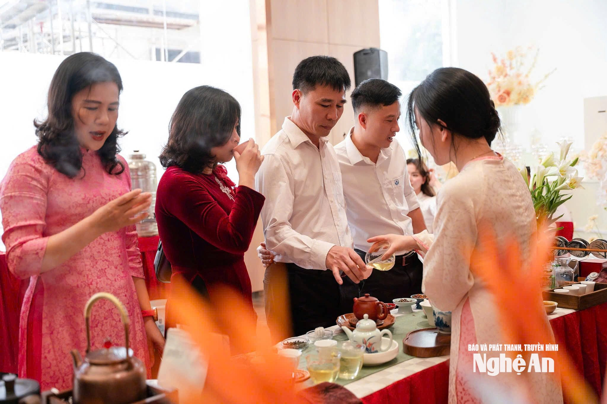 Thông qua việc tổ chức các buổi tiệc trà, Lê Thảo My muốn lan toả nét văn. hoá văn hoá thưởng trà. Ảnh NVCC3
