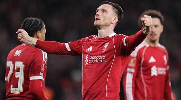 Andrew Robertson ăn mừng bàn thắng vào lưới Wolves