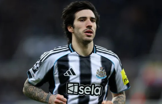 Sandro Tonali trong màu áo Newcastle United