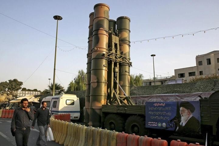 Iran triển khai nhiều hệ thống phòng không hiện đại như Bavar-373 và S-300PMU2.