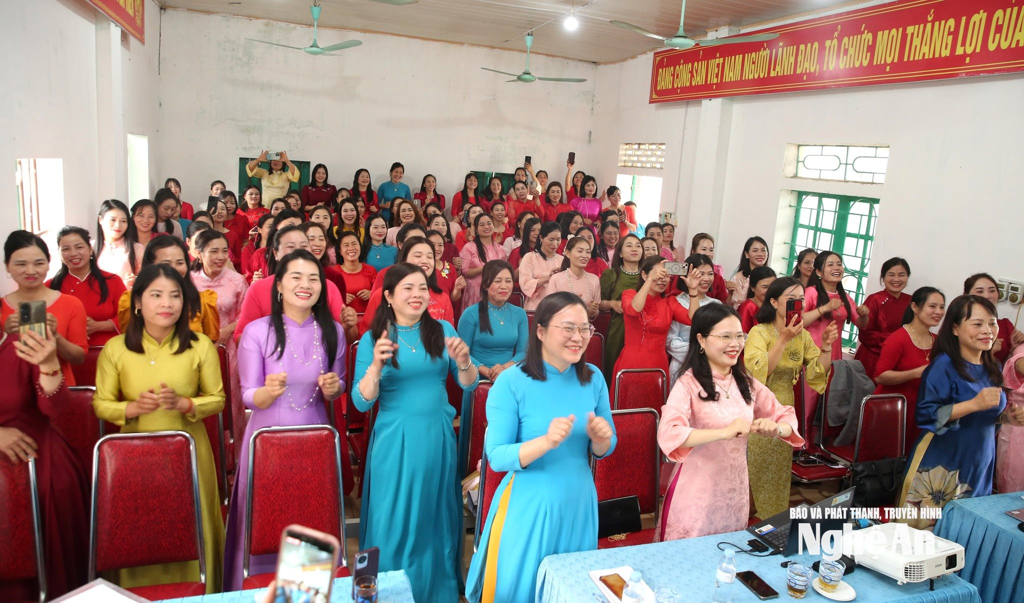 công nhân nữ ngày 8:3 Ảnh CSCC0