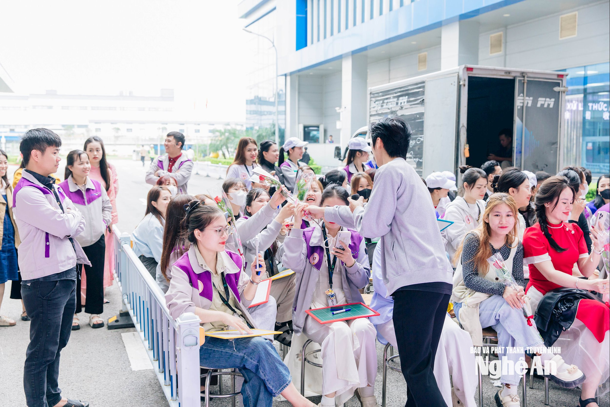 công nhân nữ ngày 8:3 Ảnh CSCC5