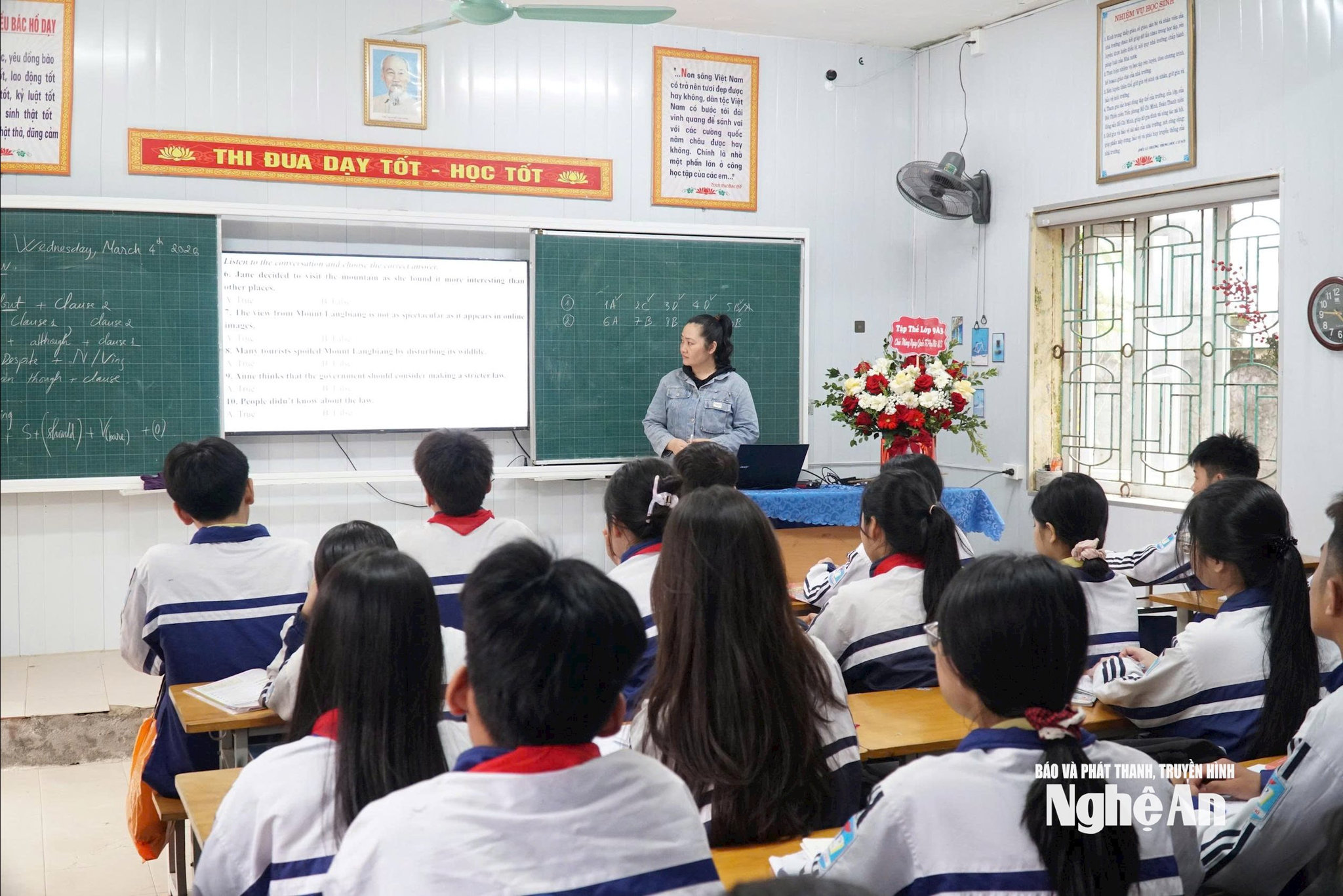 Giờ học của học sinh Trường THCS Nghi Phú, phường Vinh Phú. Ảnh - Mỹ Hà