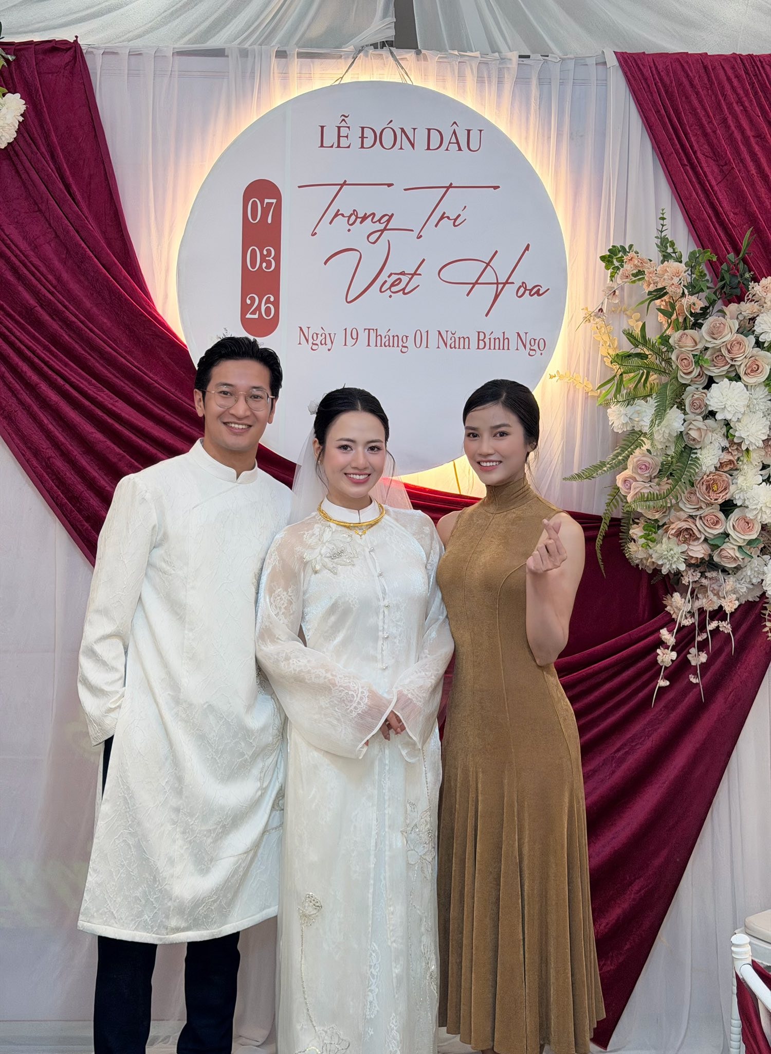 Việt Hoa xinh đẹp trong lễ ăn hỏi, sắp xuất hiện ở phim mới - Ảnh 3.