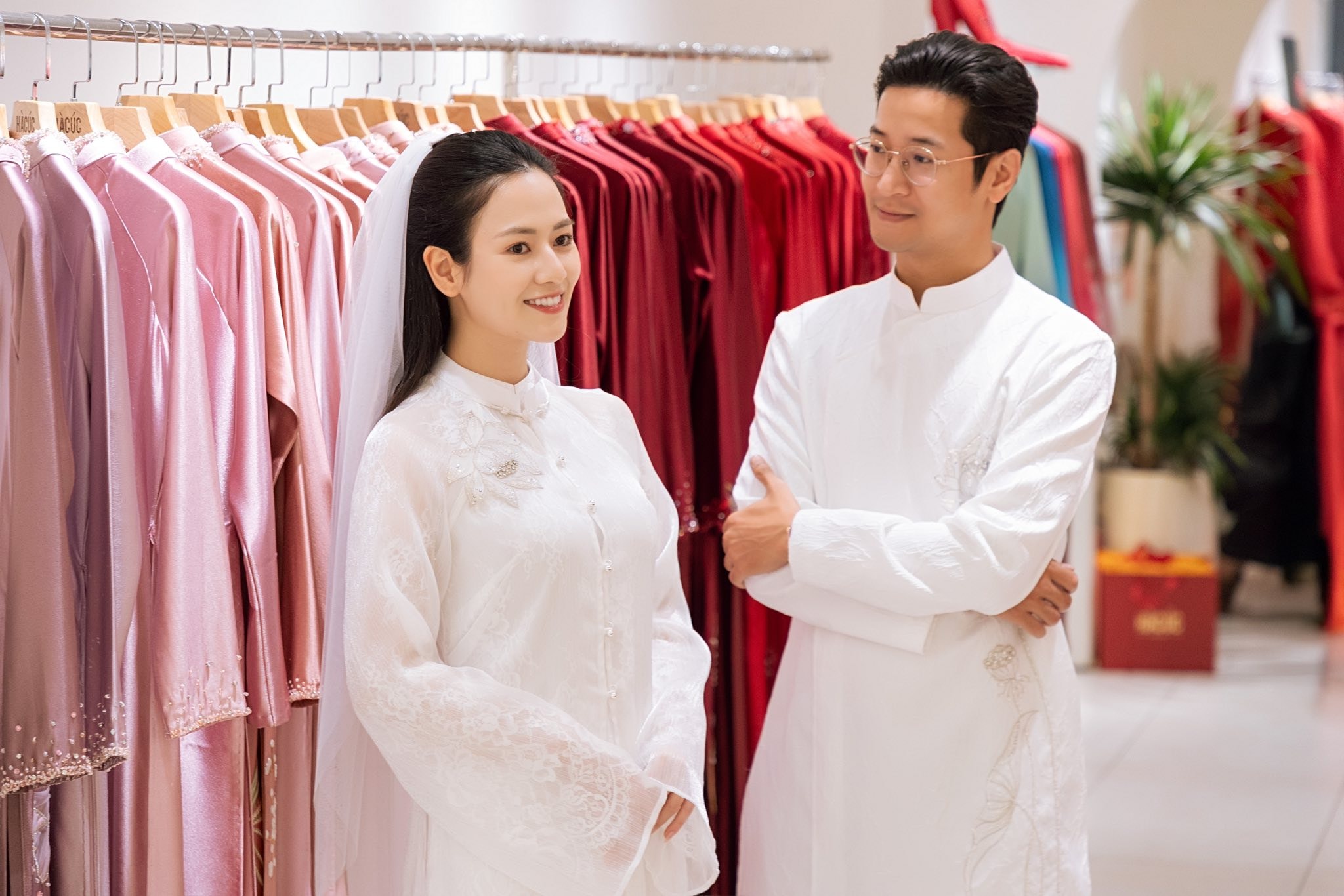 Việt Hoa xinh đẹp trong lễ ăn hỏi, sắp xuất hiện ở phim mới - Ảnh 4.