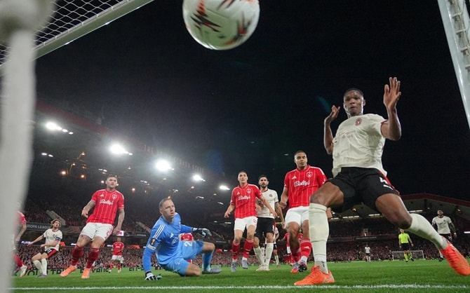 FC Midtjylland tận dụng tối đa các tình huống bóng chết để tạo lợi thế ghi bàn.