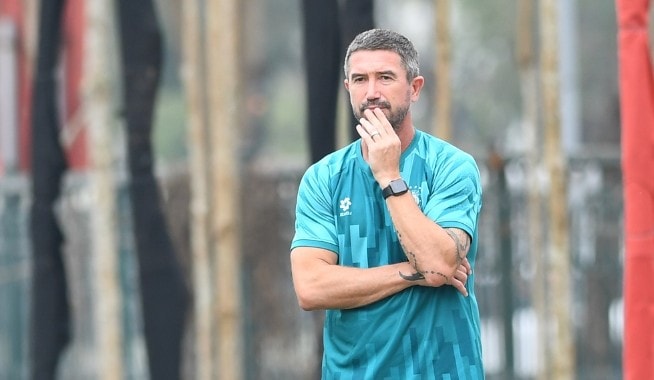 HLV Harry Kewell đối mặt áp lực lớn trước trận derby với CAHN