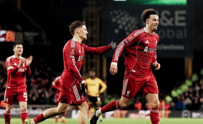 Curtis Jones là phương án thay thế lý tưởng cho Alexis Mac Allister tại hàng tiền vệ Liverpool.