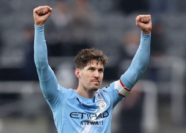 Stones (7 điểm): Đóng vai trò cỗ máy đếm nhịp của Man City.