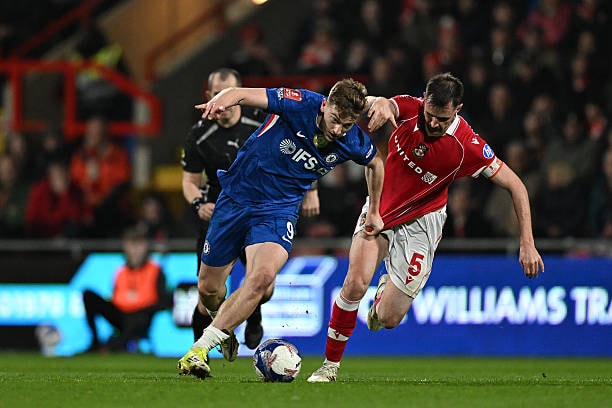Liam Delap ghi bàn mở tỷ số cho Chelsea trước Wrexham