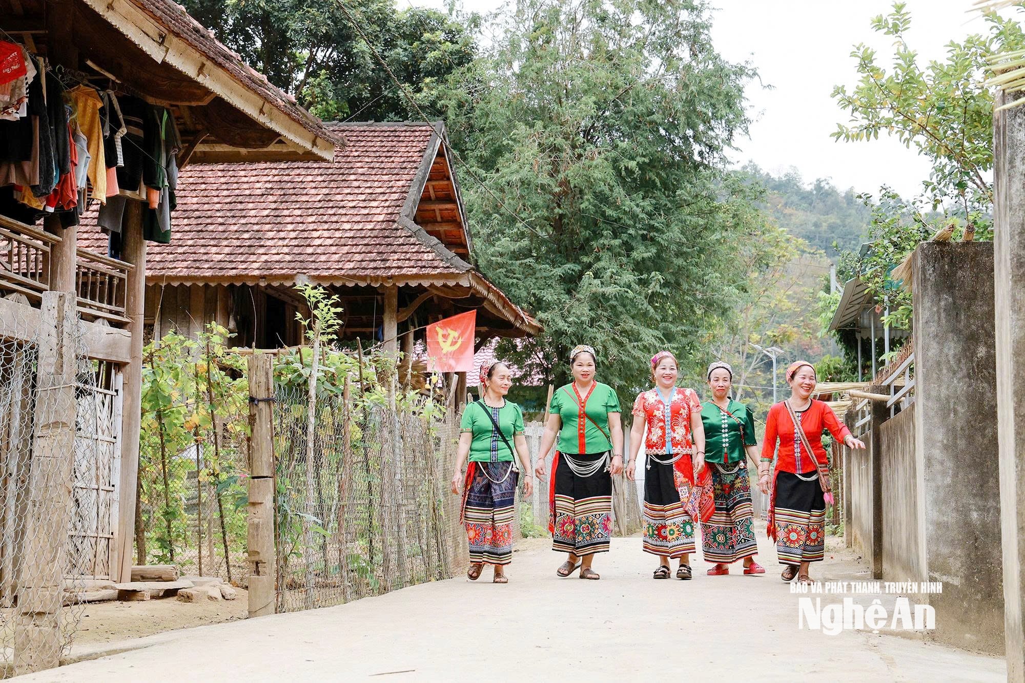 Cử tri v&ugrave;ng cao Nghệ An sẵn s&agrave;ng cho ng&agrave;y hội lớn. Ảnh: C&ocirc;ng Ki&ecirc;n