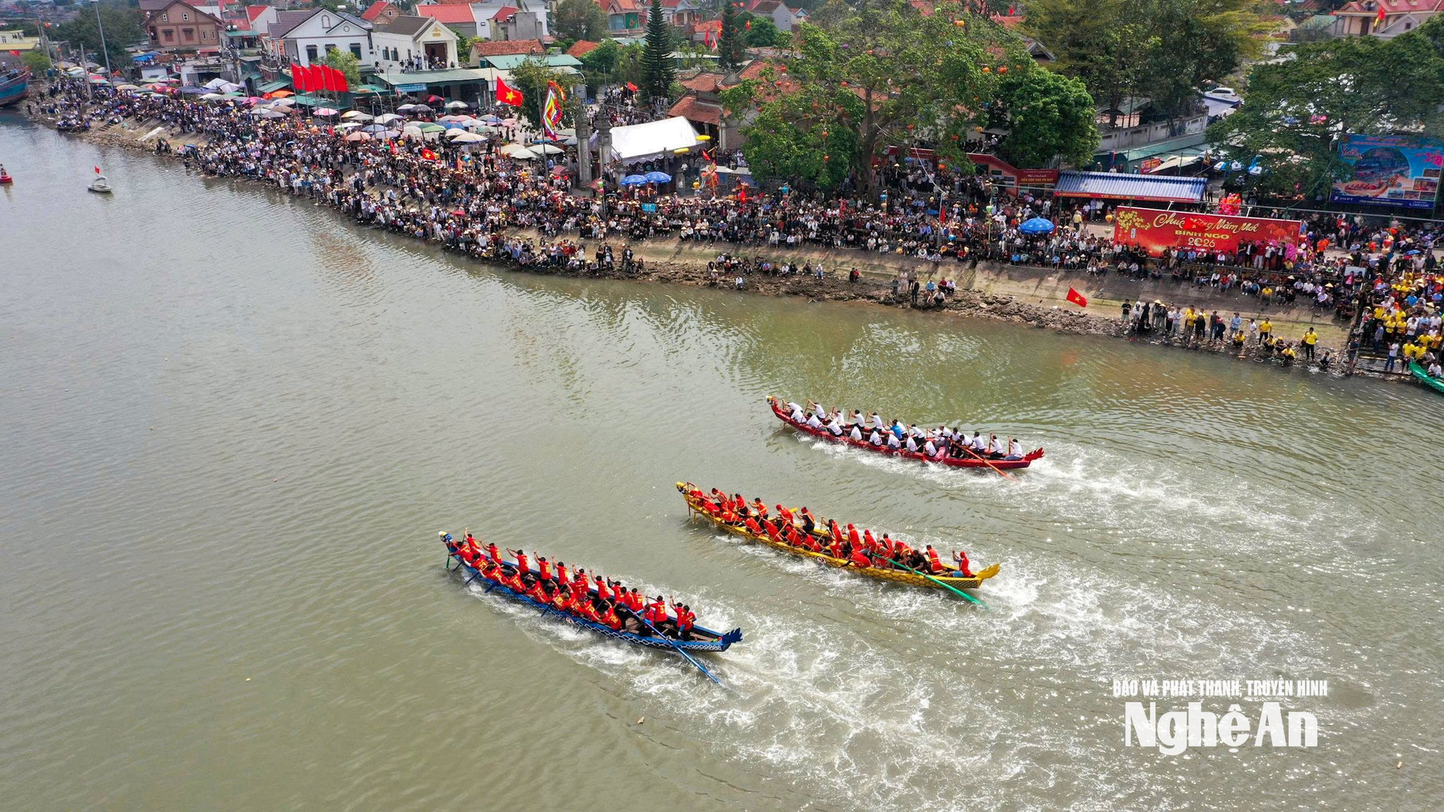 Đua thuyền