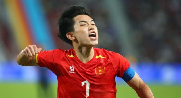 Tiền đạo Nguyễn Đình Bắc trong màu áo đội tuyển quốc gia Việt Nam.