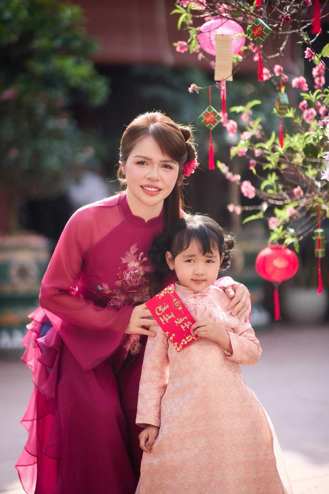 Bé Mít có tính cách khá giống Hòa Minzy và có ngoại hình đáng yêu.