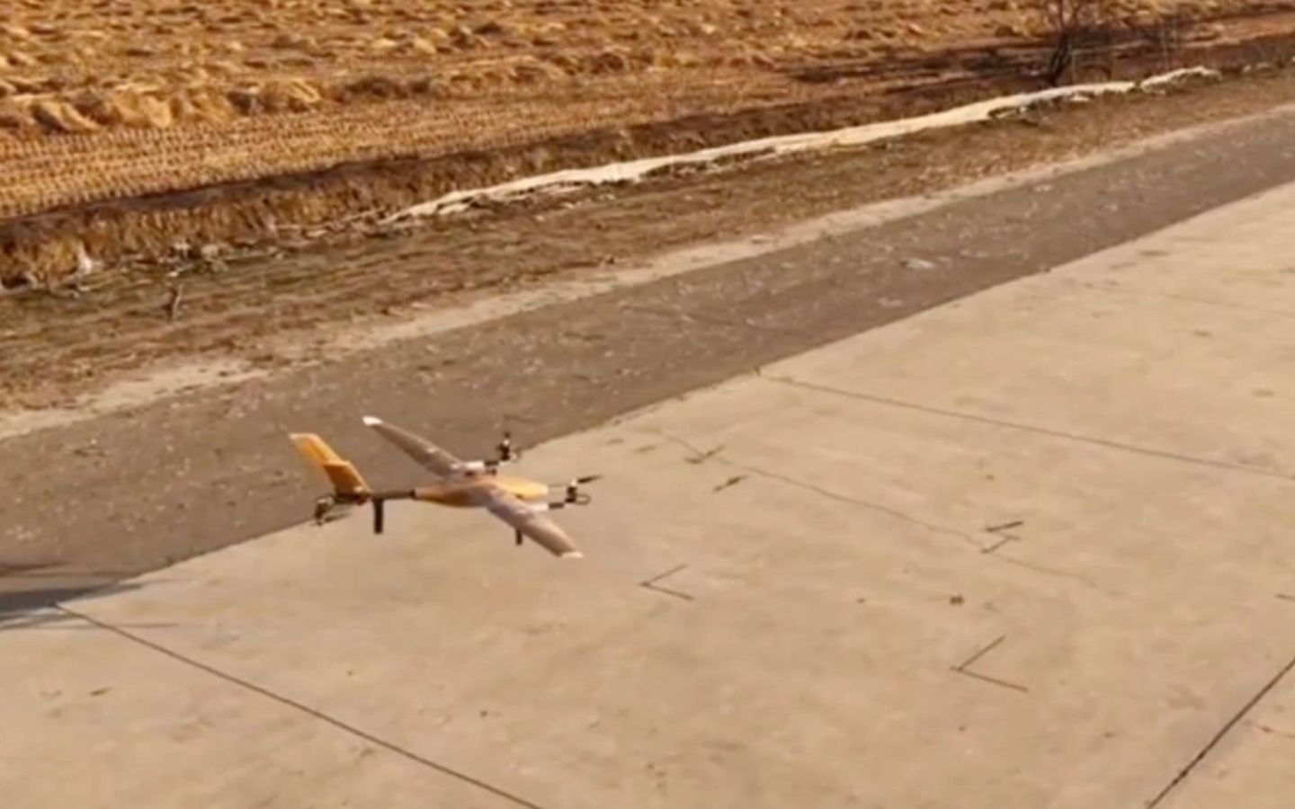 Drone cánh cố định làm từ tre đầu tiên trên thế giới do các nhà khoa học Trung Quốc phát triển.