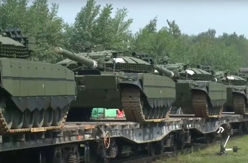 Chi tiết hệ thống bảo vệ và hỏa lực trên xe tăng T-72B3M mới.