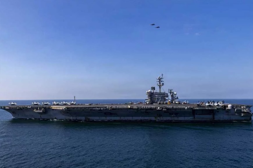 Tàu sân bay lớp Nimitz USS Abraham Lincoln (CVN-72) hoạt động trên biển