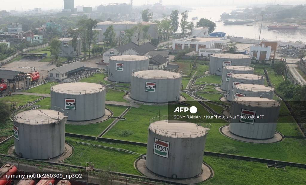 afp__20260309__ramany-notitle260309_np3q2__v1__mockup__fueltankertrucksqueueatoildep.jpg