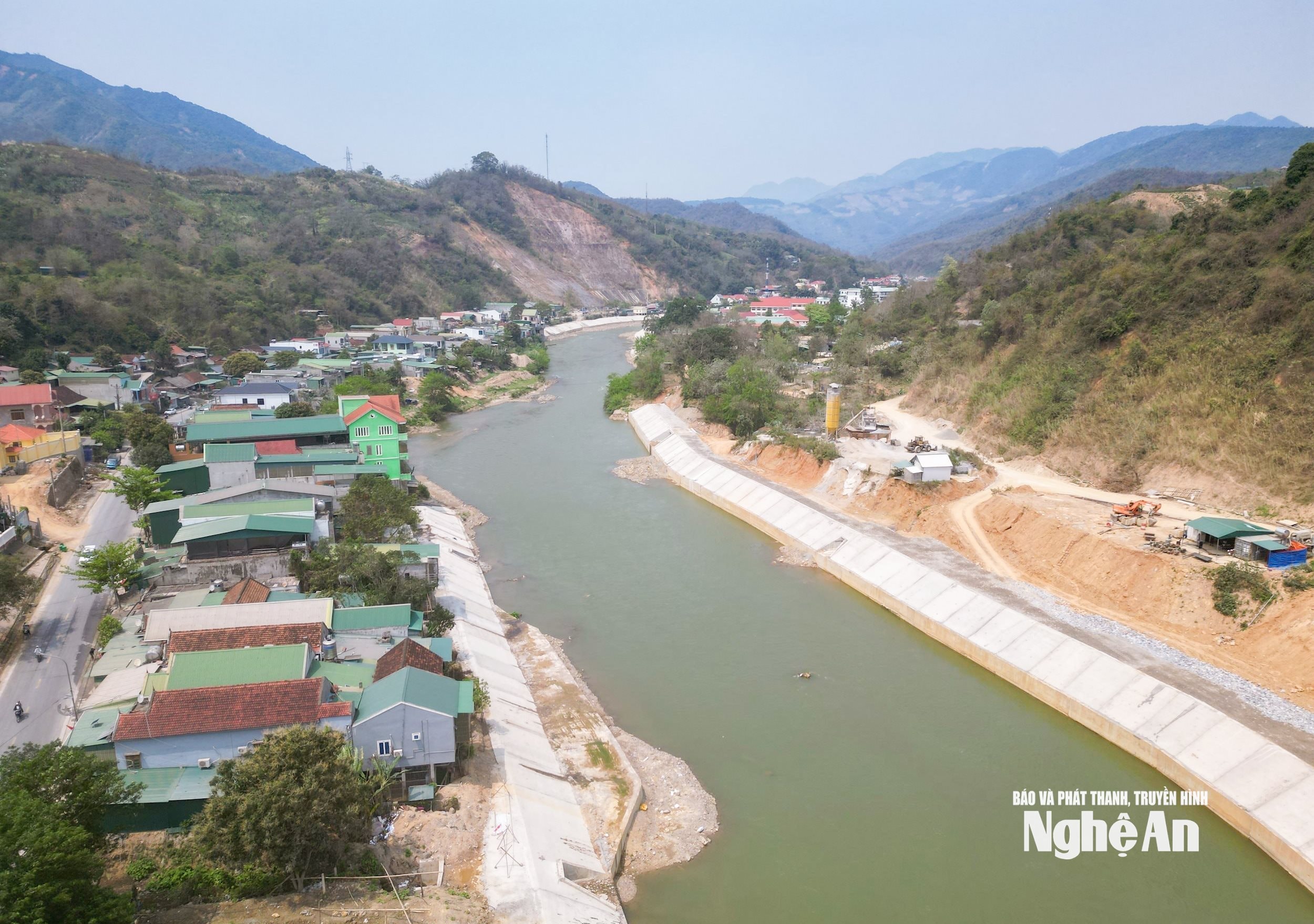 Dự &aacute;n k&egrave; s&ocirc;ng Nậm Mộ được Quốc hội cho ph&eacute;p k&eacute;o d&agrave;i thời gian thực hiện v&igrave; l&yacute; do kh&aacute;ch quan, bất khả kh&aacute;ng, hiện đ&atilde; ho&agrave;n th&agrave;nh đưa v&agrave;o sử dụng. Ảnh: Văn Trường