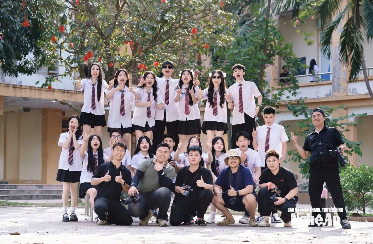 yearbook7607567617518_15adb595627b586707a84934471278be