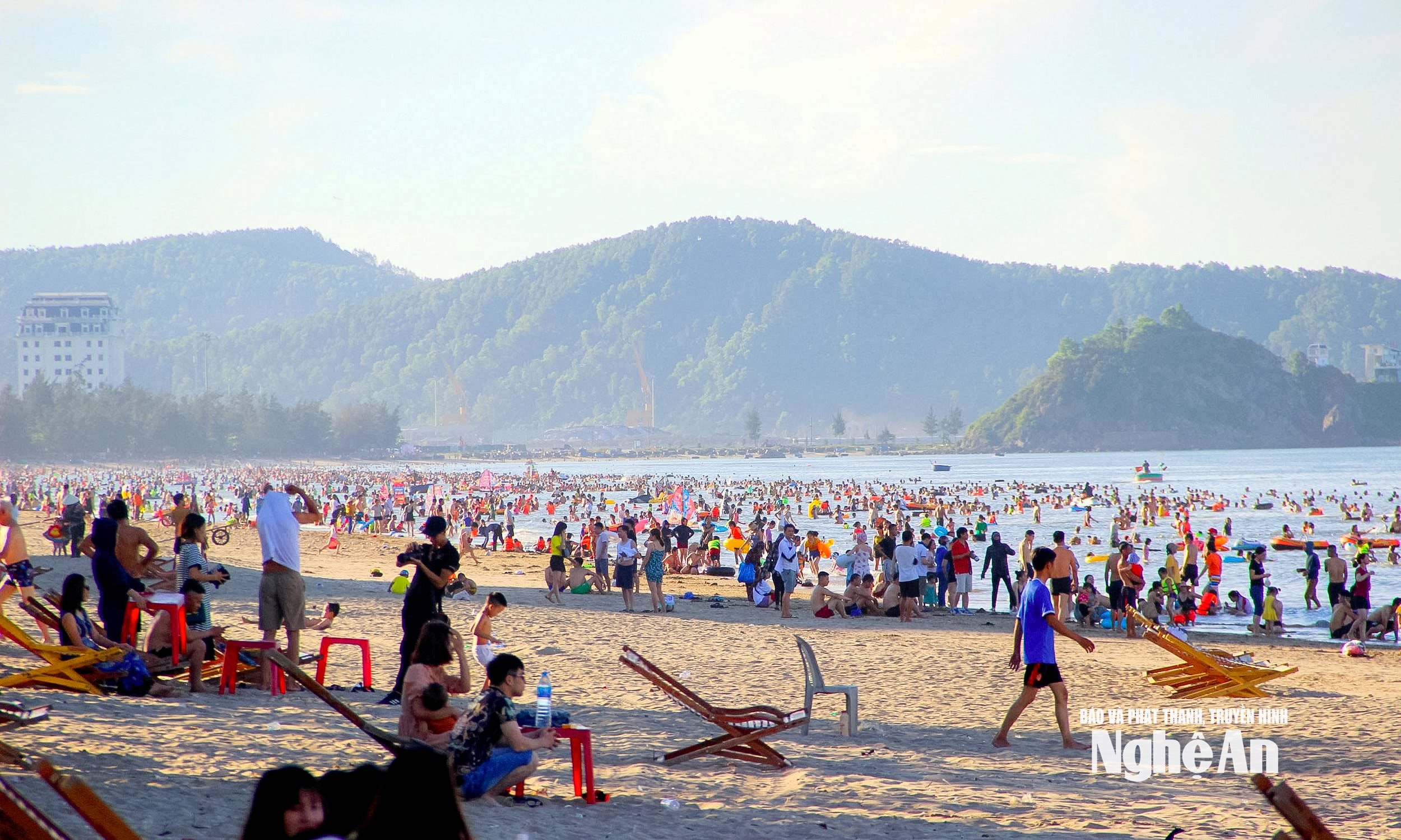 bna_pho-bien-cua-lo-thu-hut-hang-van-du-khach-mua-du-lich-anh-qa.jpg