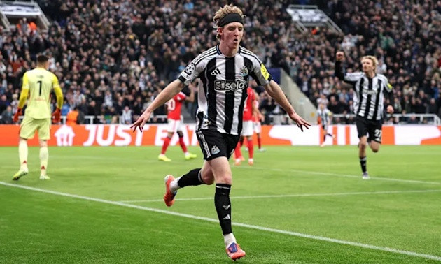 Anthony Gordon đang bùng nổ mạnh mẽ tại đấu trường Champions League.