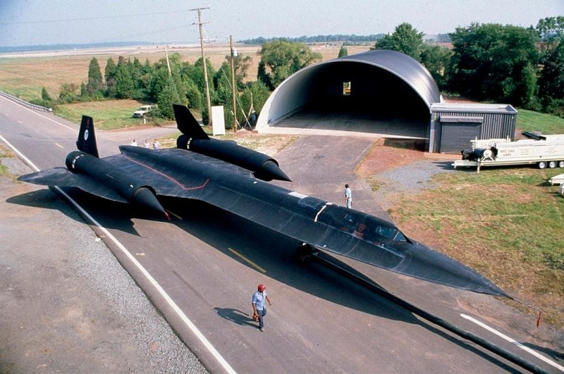 Huyền thoại Lockheed SR-71 Blackbird chưa từng bị bắn hạ nhờ tốc độ Mach 3