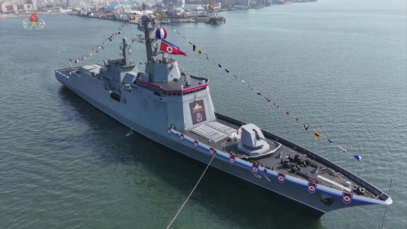 Tàu khu trục lớp Choe Hyon của Hải quân Triều Tiên trong một buổi lễ ra mắt năm 2026.