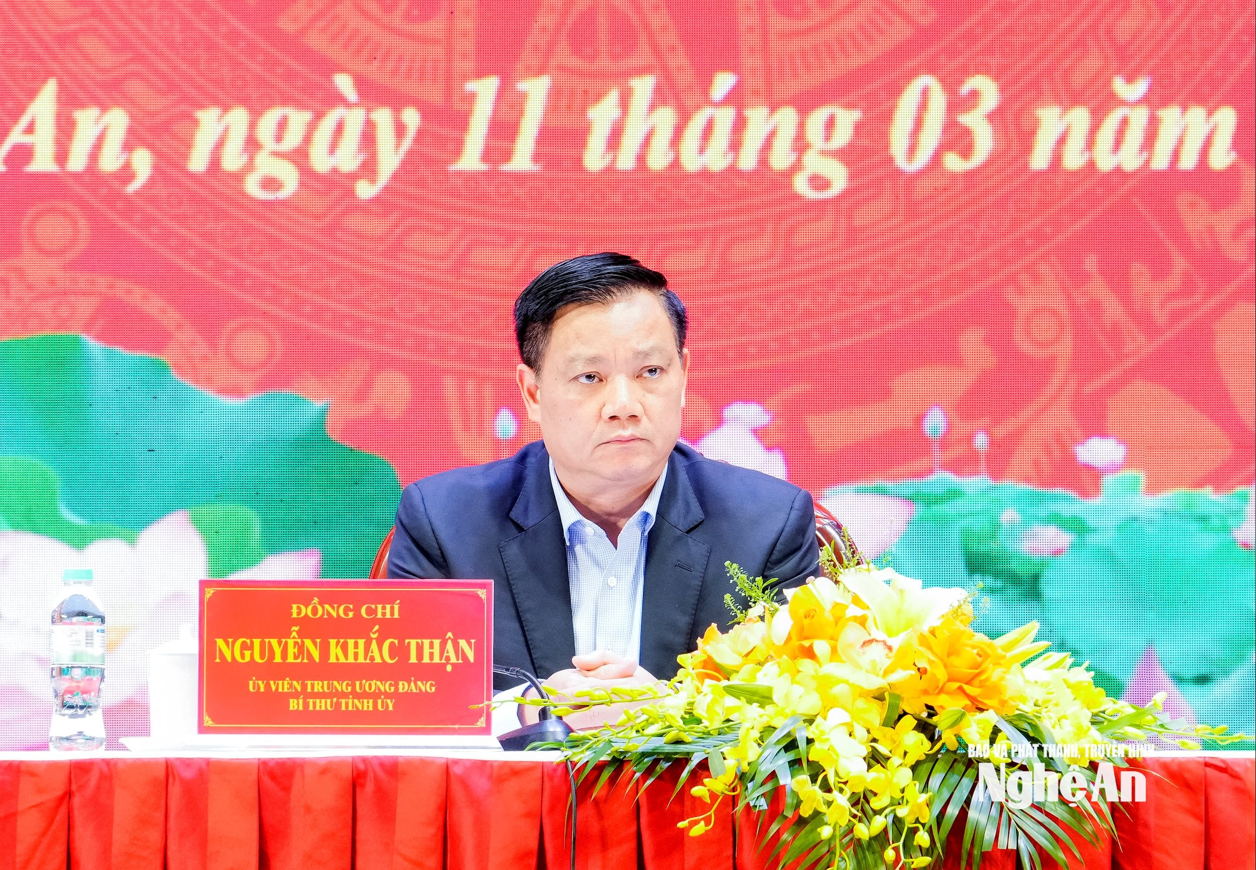 Ủy viên Trung ương Đảng, Bí thư Tỉnh uỷ Nguyễn Khắc Thận - Trưởng Ban Chỉ đạo bầu cử tỉnh chủ trì hội nghị. Ảnh: Phạm Bằng